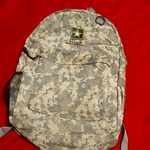 US ARMY CAMO BACKPACK.